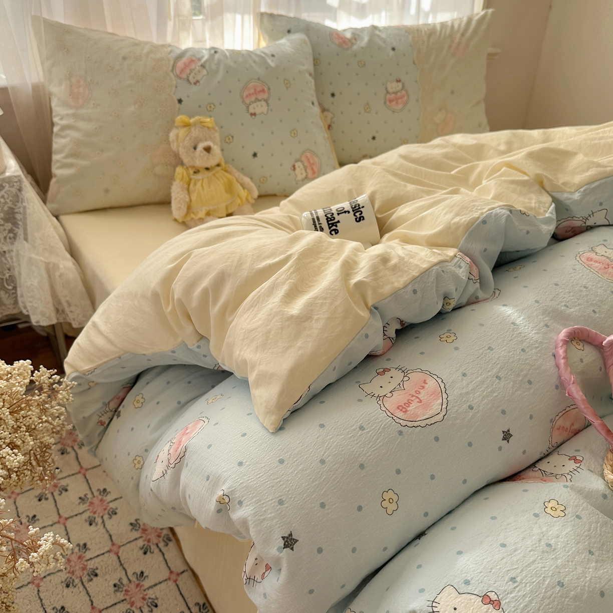 91家纺网 家纺一手货源 找家纺 顾里家纺 2025新款蕾丝花边卡哇伊云感皱皱纱四件套套件 爱心猫咪蓝