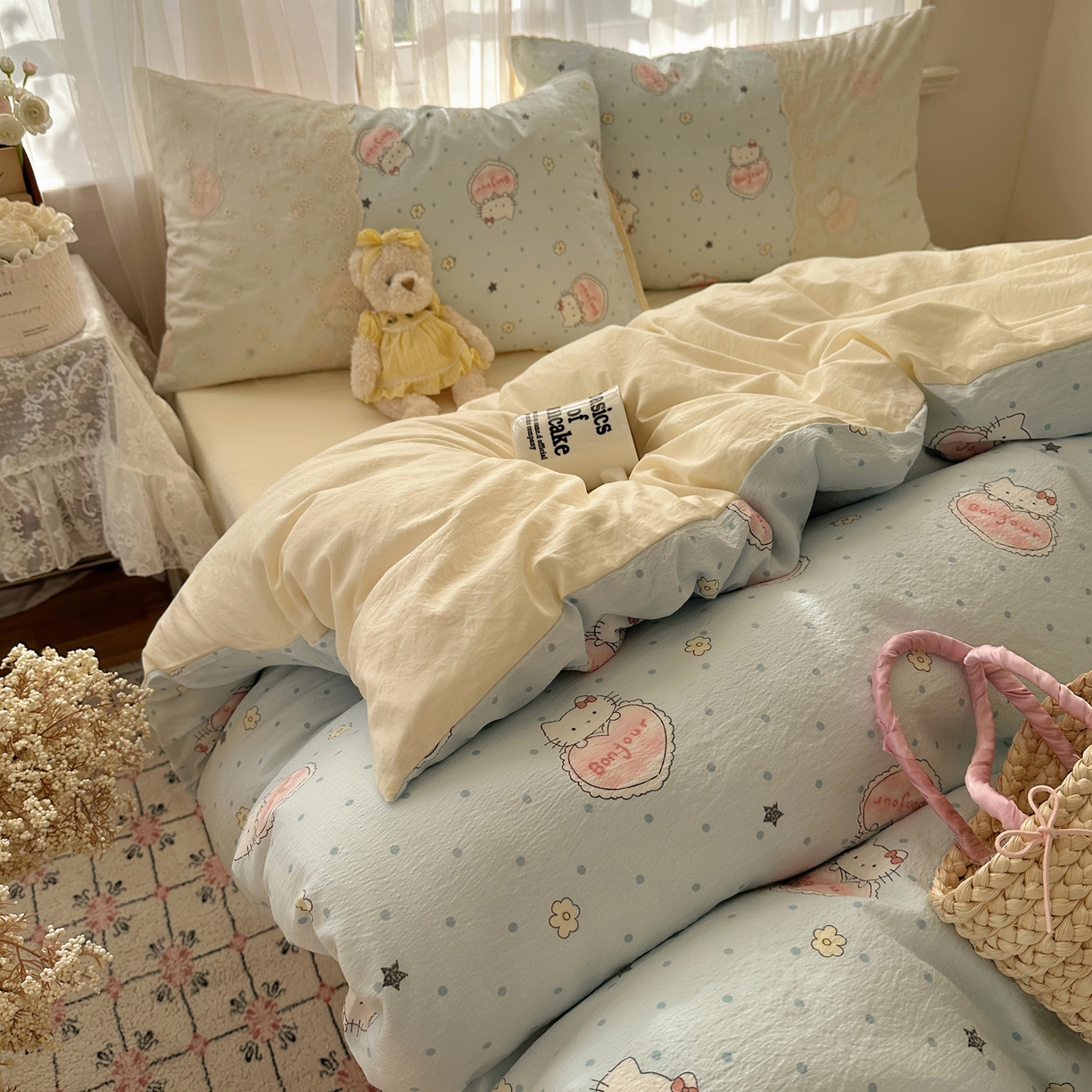 91家纺网 家纺一手货源 找家纺 顾里家纺 2025新款蕾丝花边卡哇伊云感皱皱纱四件套套件 爱心猫咪蓝