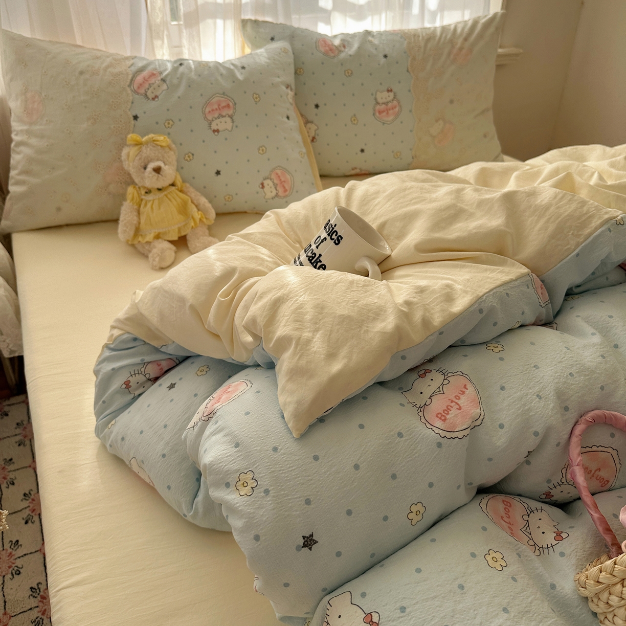 91家纺网 家纺一手货源 找家纺 顾里家纺 2025新款蕾丝花边卡哇伊云感皱皱纱四件套套件 爱心猫咪蓝