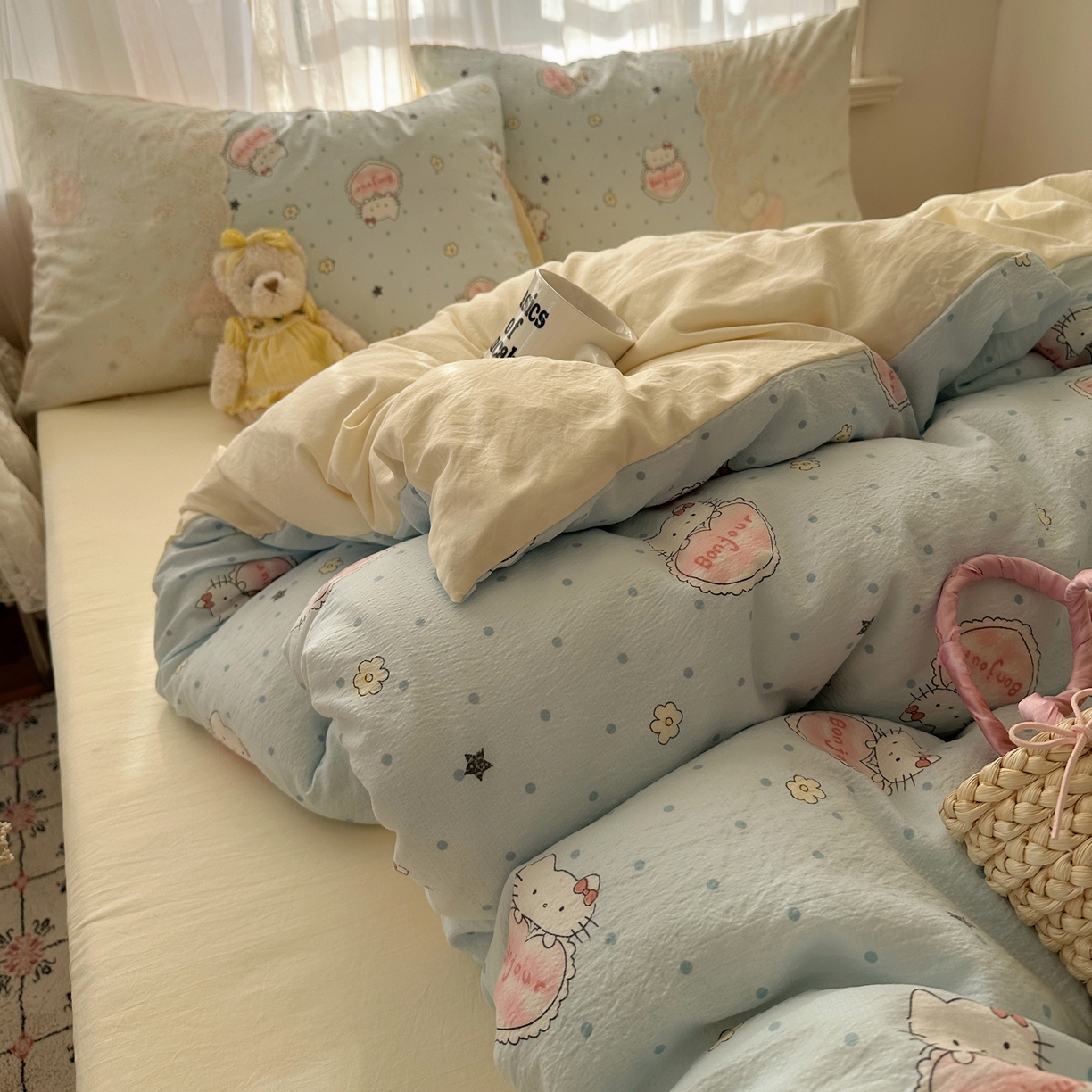 91家纺网 家纺一手货源 找家纺 顾里家纺 2025新款蕾丝花边卡哇伊云感皱皱纱四件套套件 爱心猫咪蓝