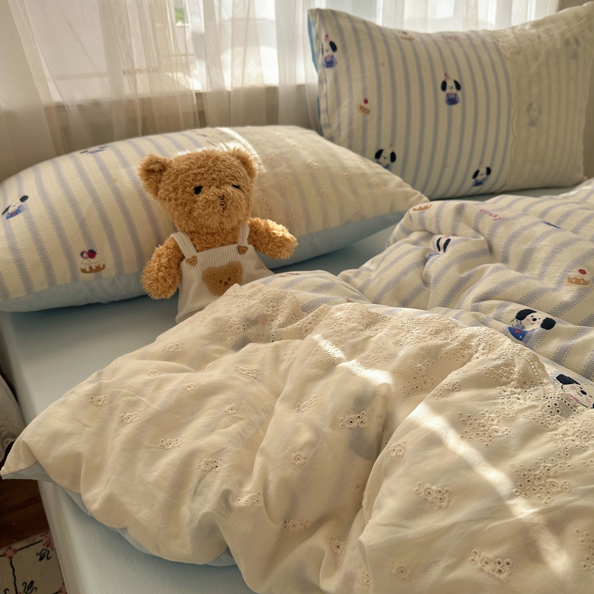 91家纺网 家纺一手货源 找家纺 顾里家纺 2025新款蕾丝花边卡哇伊云感皱皱纱四件套套件 蛋糕狗