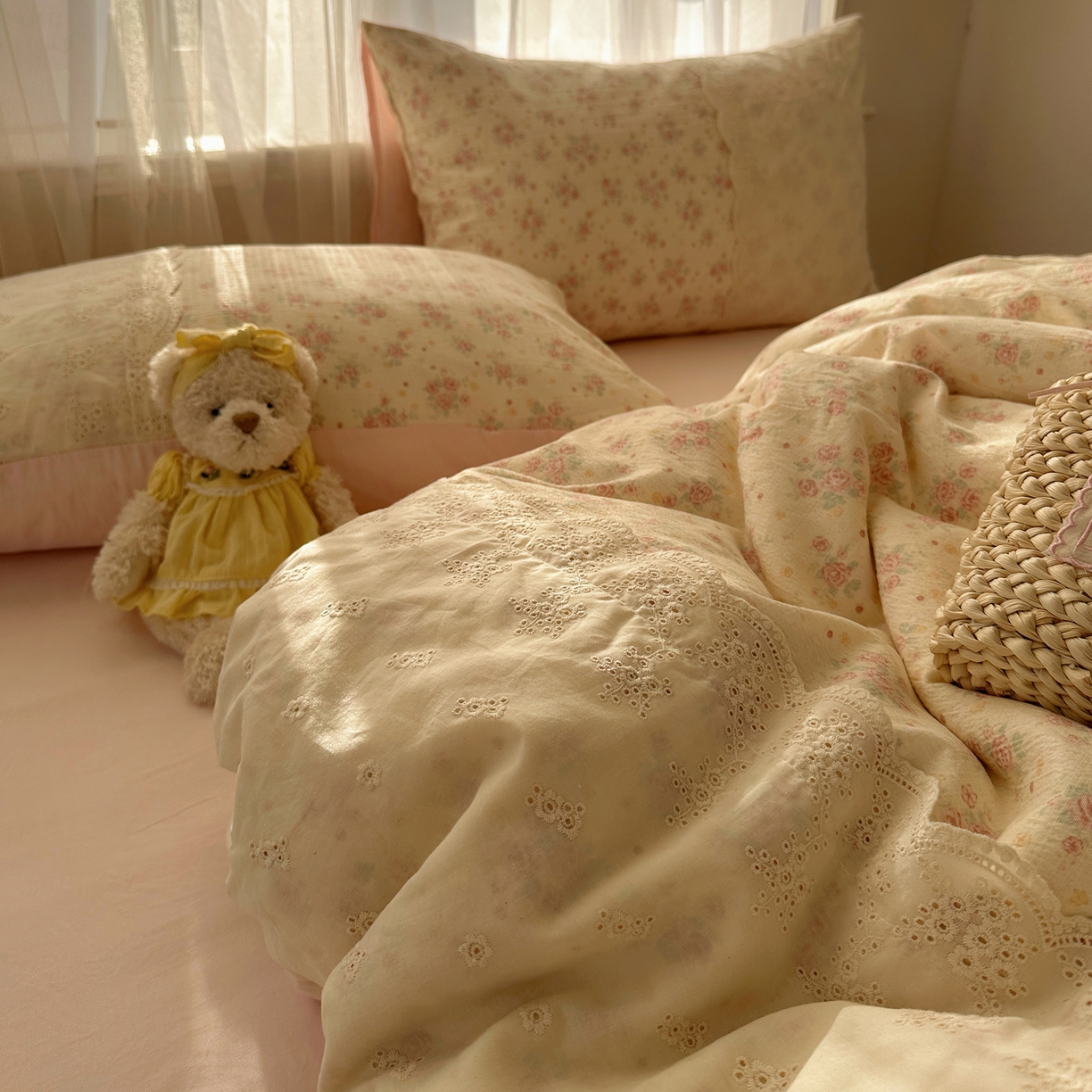 91家纺网 家纺一手货源 找家纺 顾里家纺 2025新款蕾丝花边卡哇伊云感皱皱纱四件套套件 花间集