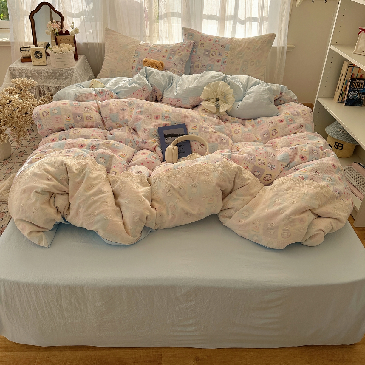 91家纺网 家纺一手货源 找家纺 顾里家纺 2025新款蕾丝花边卡哇伊云感皱皱纱四件套套件 猫咪消消乐