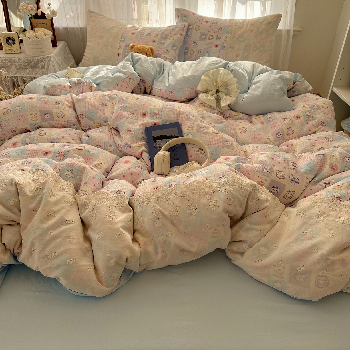 91家纺网 家纺一手货源 找家纺 顾里家纺 2025新款蕾丝花边卡哇伊云感皱皱纱四件套套件 猫咪消消乐