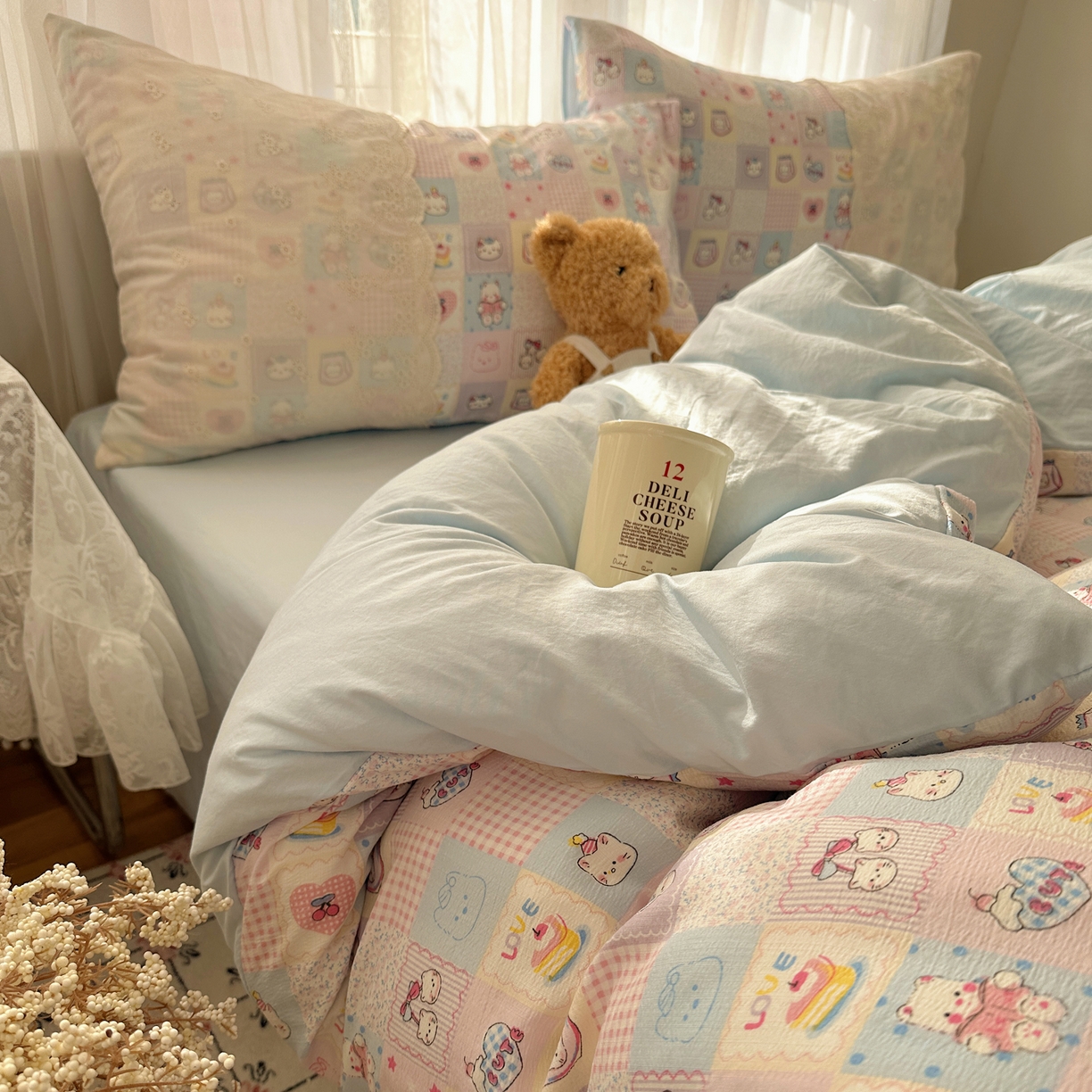 91家纺网 家纺一手货源 找家纺 顾里家纺 2025新款蕾丝花边卡哇伊云感皱皱纱四件套套件 猫咪消消乐