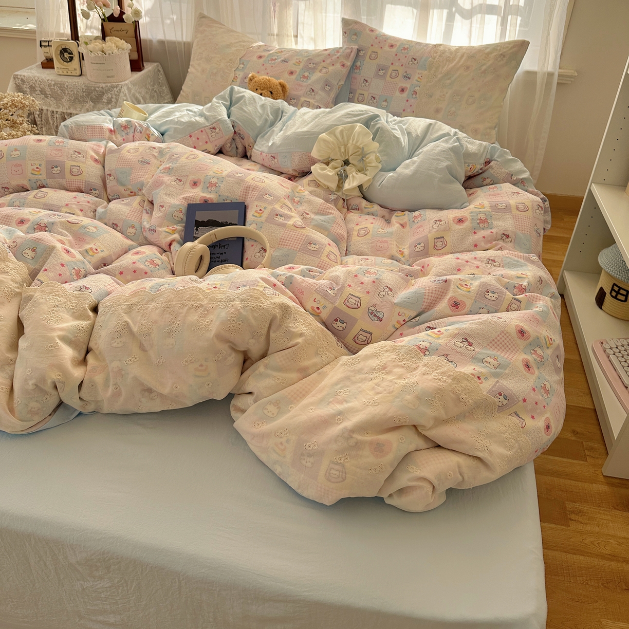 91家纺网 家纺一手货源 找家纺 顾里家纺 2025新款蕾丝花边卡哇伊云感皱皱纱四件套套件 猫咪消消乐