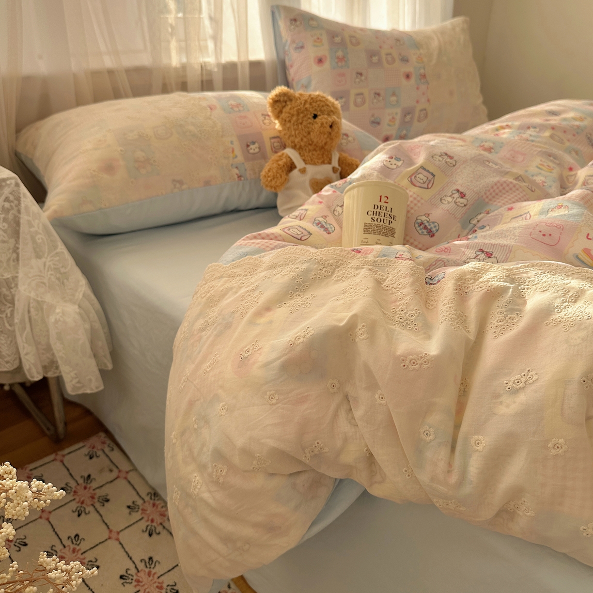 91家纺网 家纺一手货源 找家纺 顾里家纺 2025新款蕾丝花边卡哇伊云感皱皱纱四件套套件 猫咪消消乐