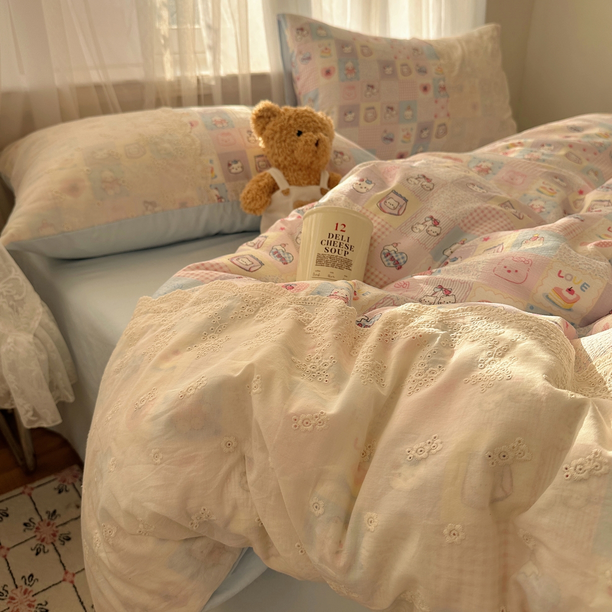 91家纺网 家纺一手货源 找家纺 顾里家纺 2025新款蕾丝花边卡哇伊云感皱皱纱四件套套件 猫咪消消乐