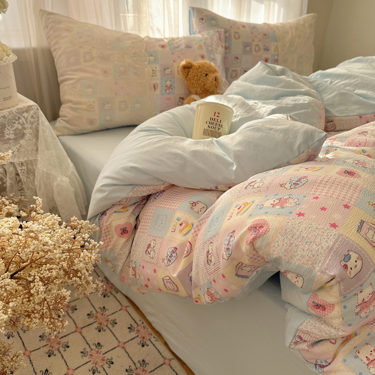 91家纺网 家纺一手货源 找家纺 顾里家纺 2025新款蕾丝花边卡哇伊云感皱皱纱四件套套件 猫咪消消乐