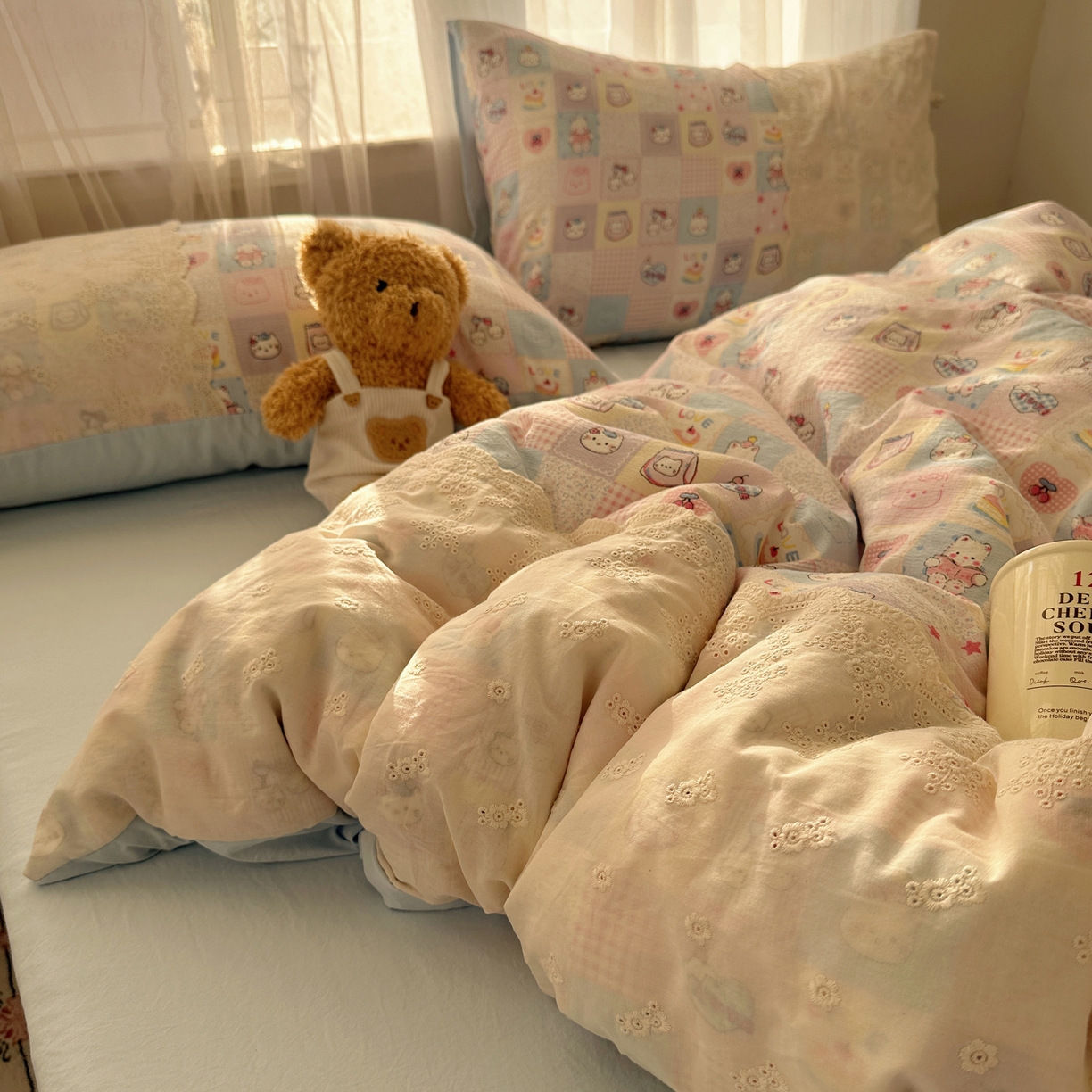 91家纺网 家纺一手货源 找家纺 顾里家纺 2025新款蕾丝花边卡哇伊云感皱皱纱四件套套件 猫咪消消乐