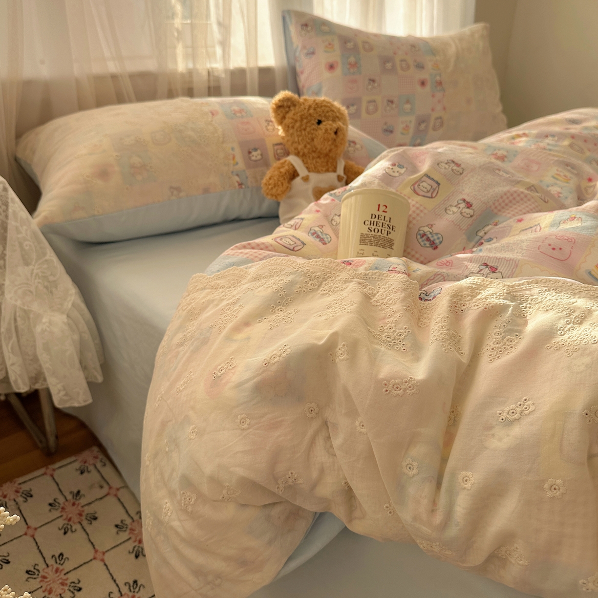 91家纺网 家纺一手货源 找家纺 顾里家纺 2025新款蕾丝花边卡哇伊云感皱皱纱四件套套件 猫咪消消乐