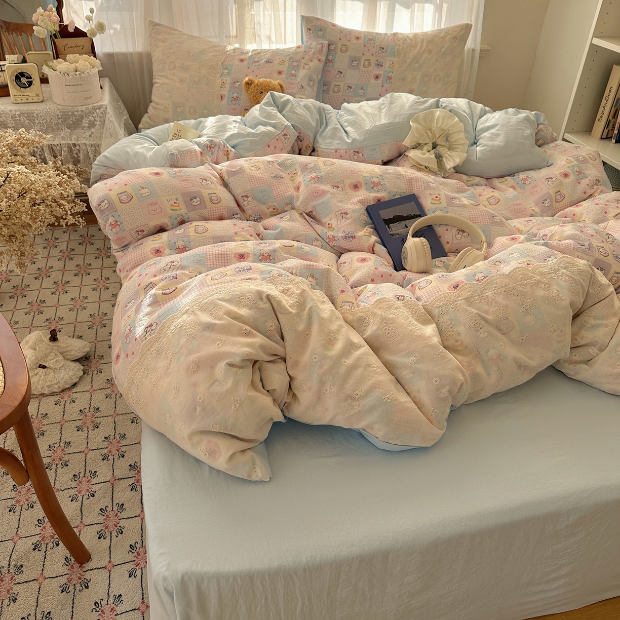 91家纺网 家纺一手货源 找家纺 顾里家纺 2025新款蕾丝花边卡哇伊云感皱皱纱四件套套件 猫咪消消乐