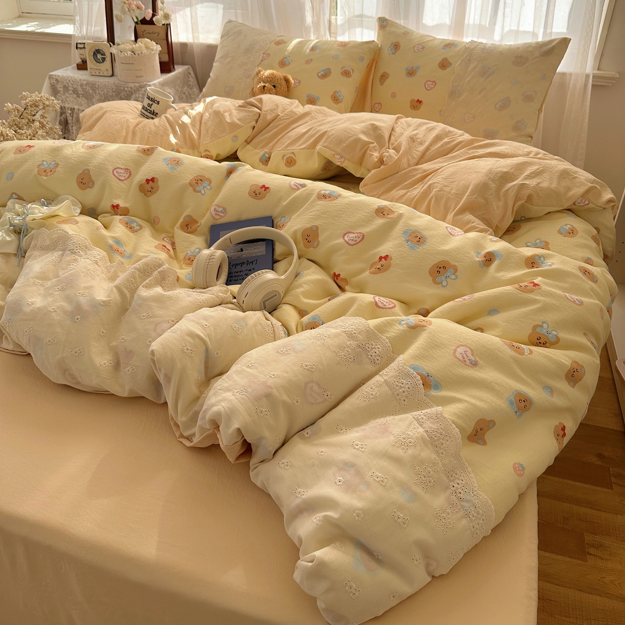 91家纺网 家纺一手货源 找家纺 顾里家纺 2025新款蕾丝花边卡哇伊云感皱皱纱四件套套件 奶萌黄熊