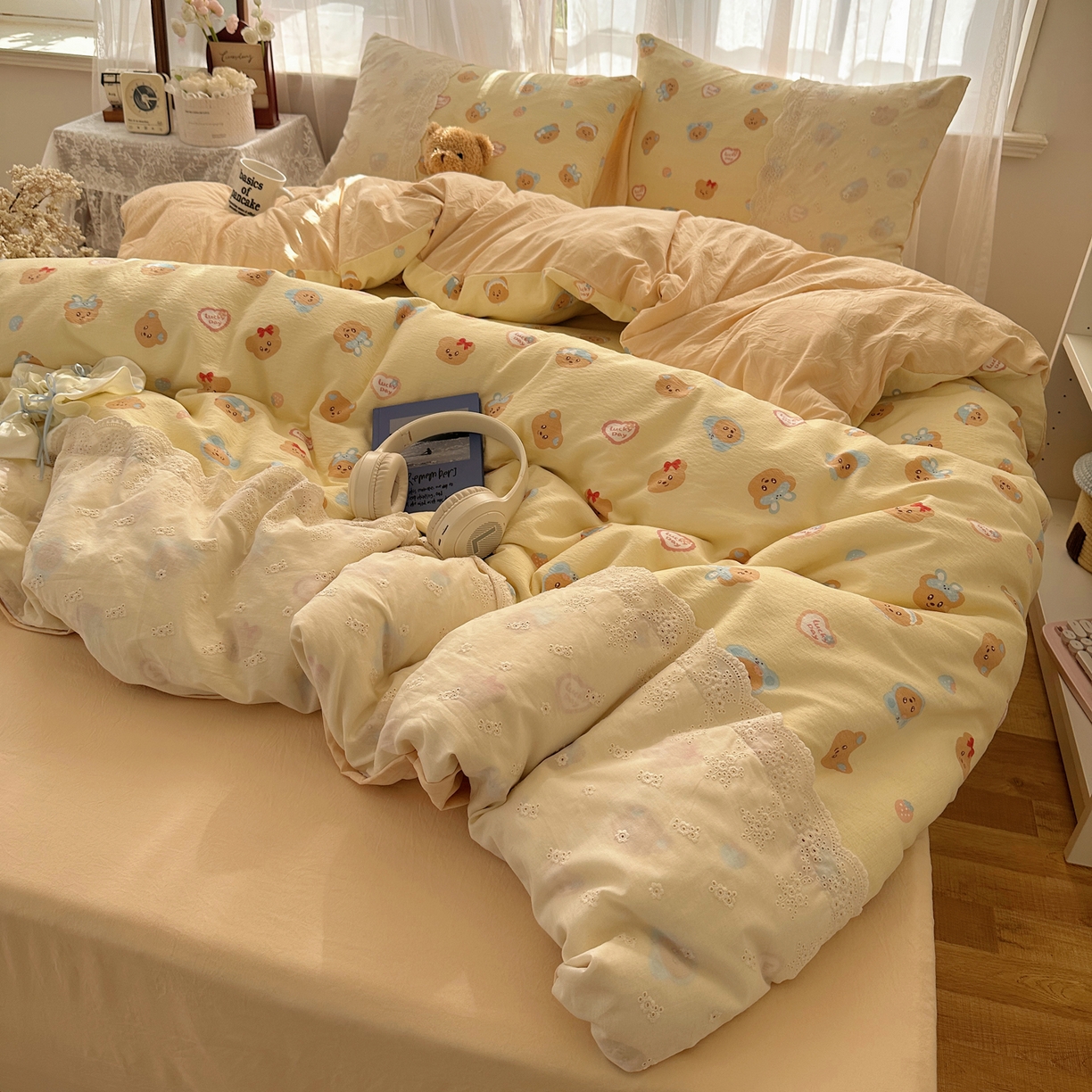 91家纺网 家纺一手货源 找家纺 顾里家纺 2025新款蕾丝花边卡哇伊云感皱皱纱四件套套件 奶萌黄熊