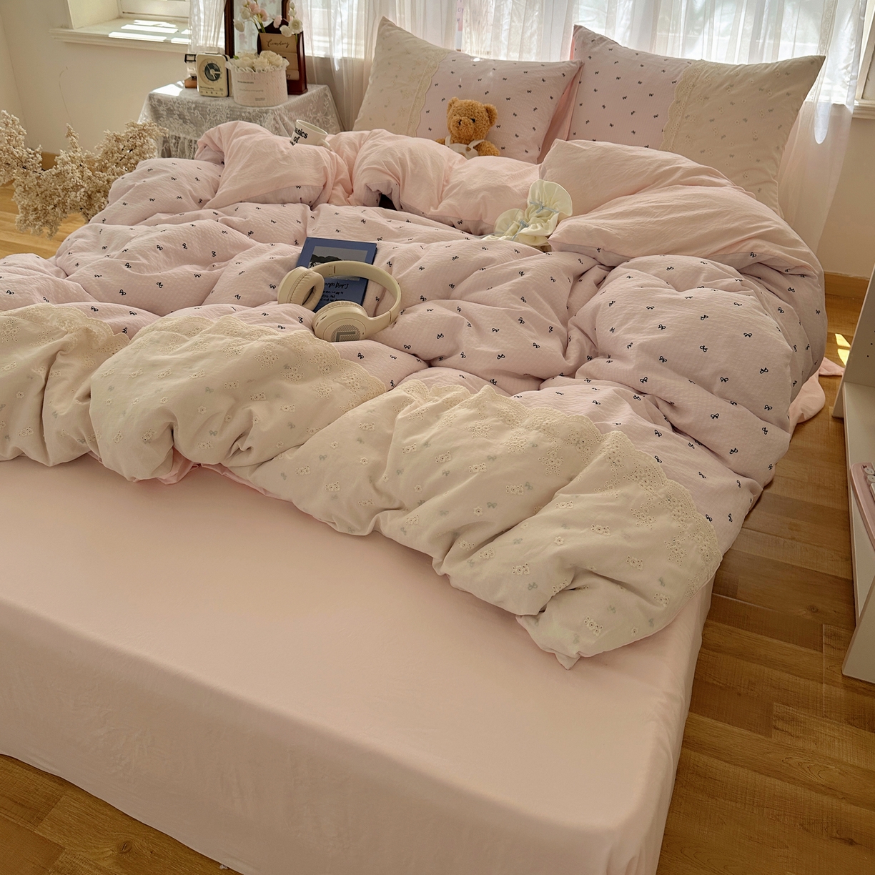 91家纺网 家纺一手货源 找家纺 顾里家纺 2025新款蕾丝花边卡哇伊云感皱皱纱四件套套件 小蝴蝶结