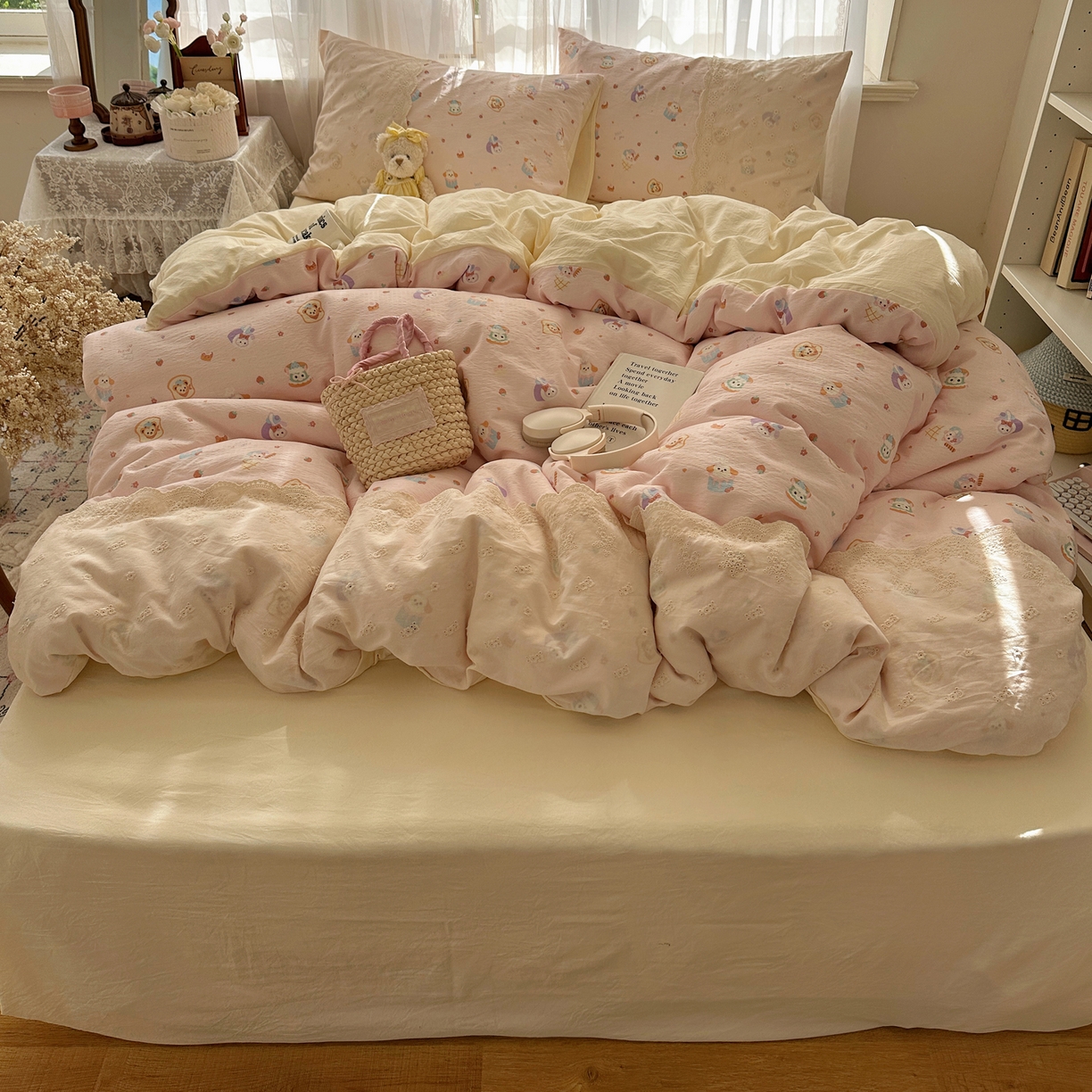 91家纺网 家纺一手货源 找家纺 顾里家纺 2025新款蕾丝花边卡哇伊云感皱皱纱四件套套件 小熊软糖