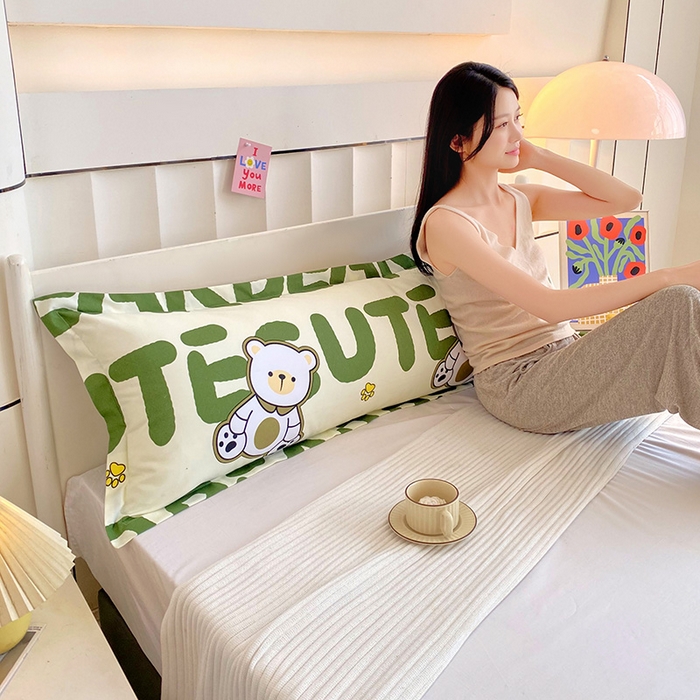 91家纺网 家纺一手货源 找家纺 芯宜佳 2025新款小清新斜纹印花双人枕套 熊宝