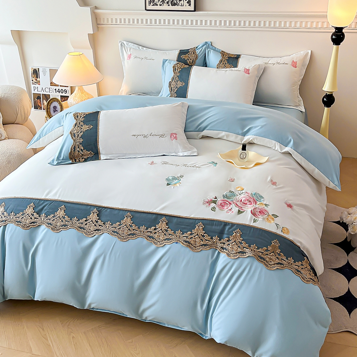 91家纺网 家纺一手货源 找家纺 艺玲家纺 2025新款轻奢高级感亲肤棉床单床盖床笠少女心刺绣四件套 花开半夏-蓝