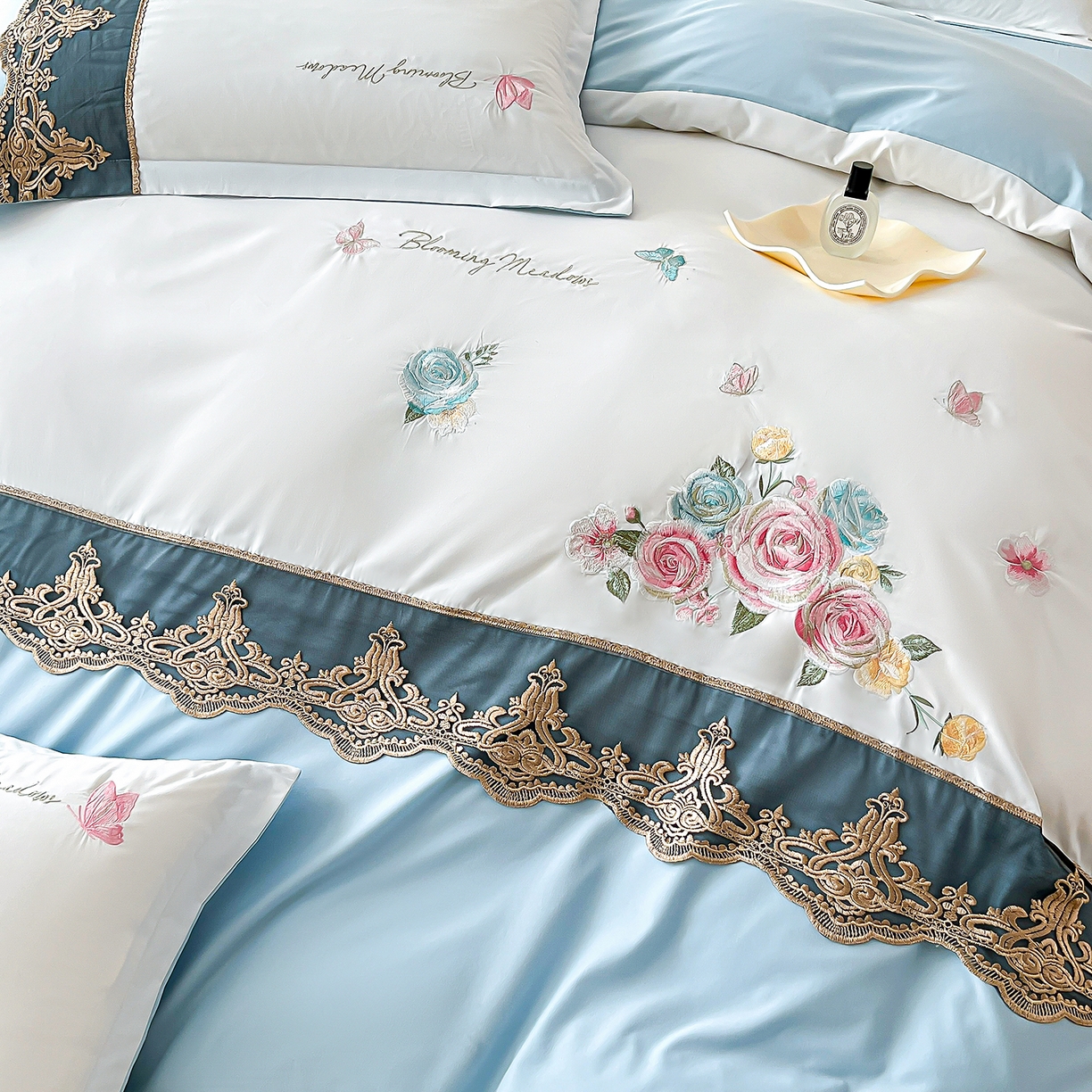 91家纺网 家纺一手货源 找家纺 艺玲家纺 2025新款轻奢高级感亲肤棉床单床盖床笠少女心刺绣四件套 花开半夏-蓝