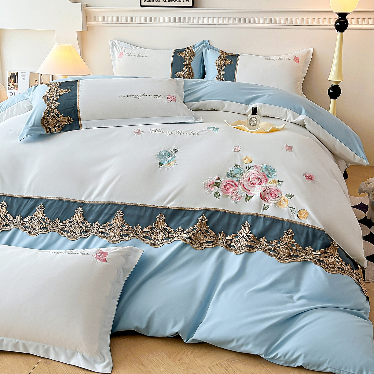 91家纺网 家纺一手货源 找家纺 艺玲家纺 2025新款轻奢高级感亲肤棉床单床盖床笠少女心刺绣四件套 花开半夏-蓝