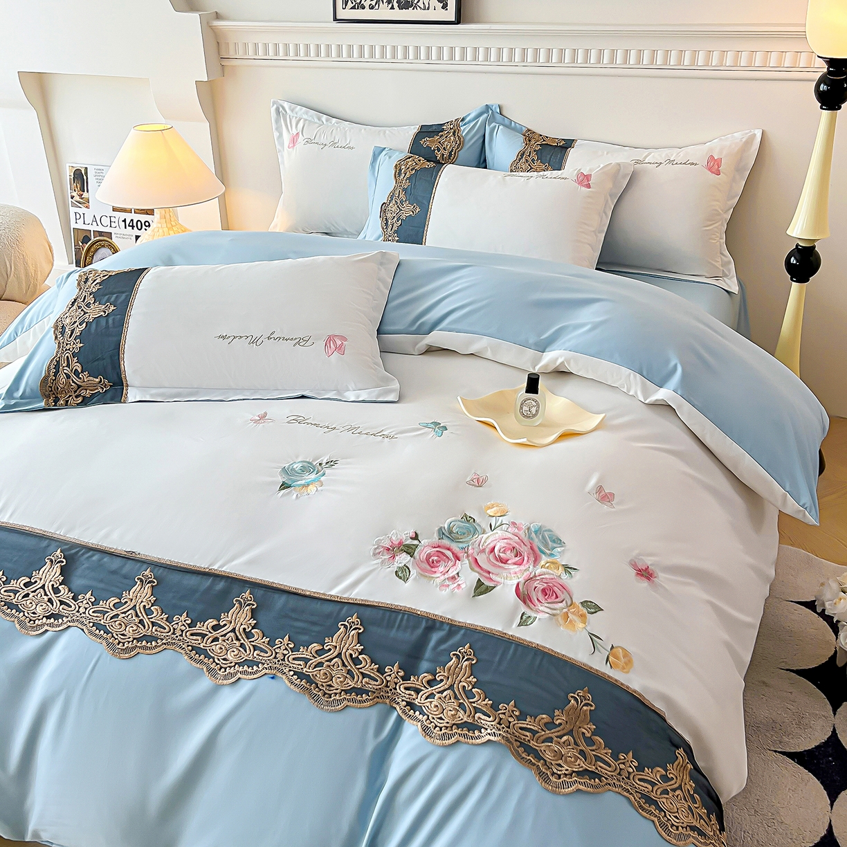 91家纺网 家纺一手货源 找家纺 艺玲家纺 2025新款轻奢高级感亲肤棉床单床盖床笠少女心刺绣四件套 花开半夏-蓝