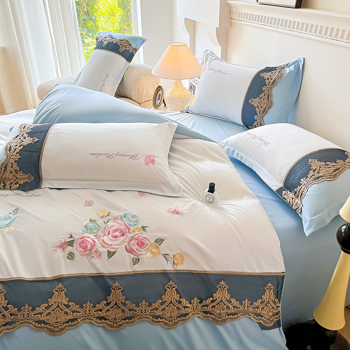 91家纺网 家纺一手货源 找家纺 艺玲家纺 2025新款轻奢高级感亲肤棉床单床盖床笠少女心刺绣四件套 花开半夏-蓝