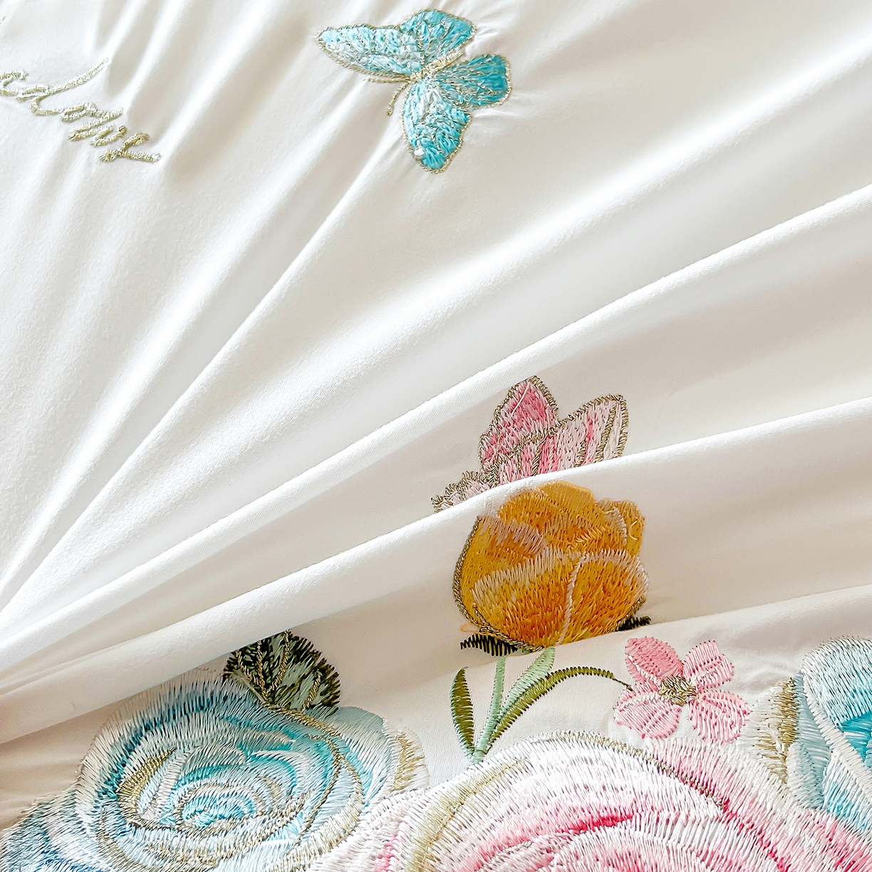 91家纺网 家纺一手货源 找家纺 艺玲家纺 2025新款轻奢高级感亲肤棉床单床盖床笠少女心刺绣四件套 花开半夏-蓝