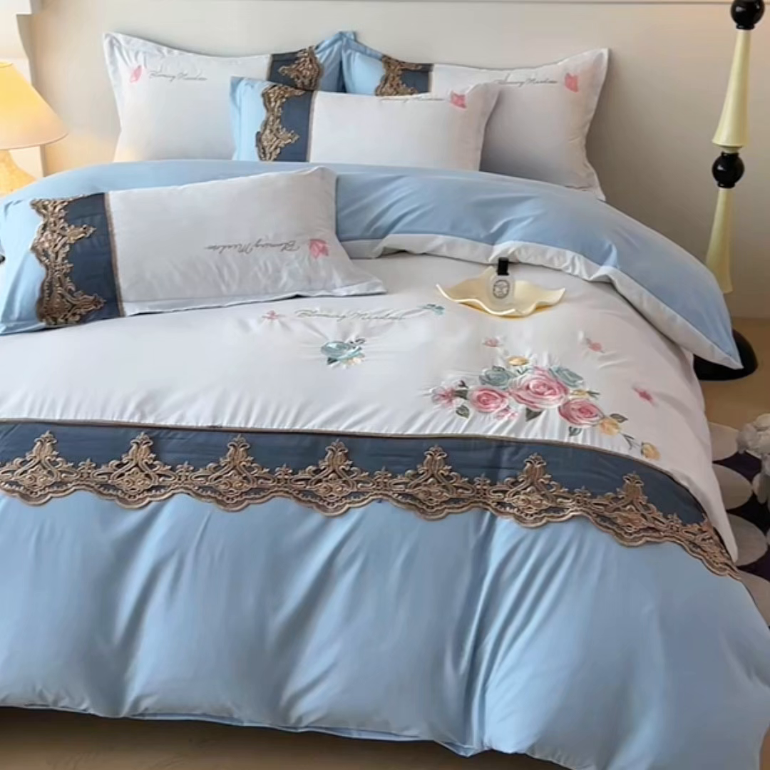 91家纺网 家纺一手货源 找家纺 艺玲家纺 2025新款轻奢高级感亲肤棉床单床盖床笠少女心刺绣四件套 花开半夏-蓝