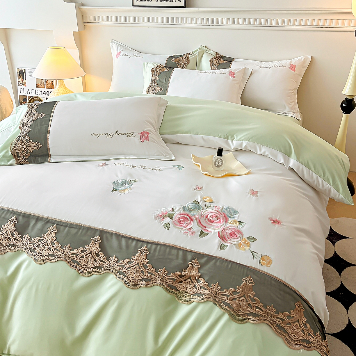 91家纺网 家纺一手货源 找家纺 艺玲家纺 2025新款轻奢高级感亲肤棉床单床盖床笠少女心刺绣四件套 花开半夏-绿