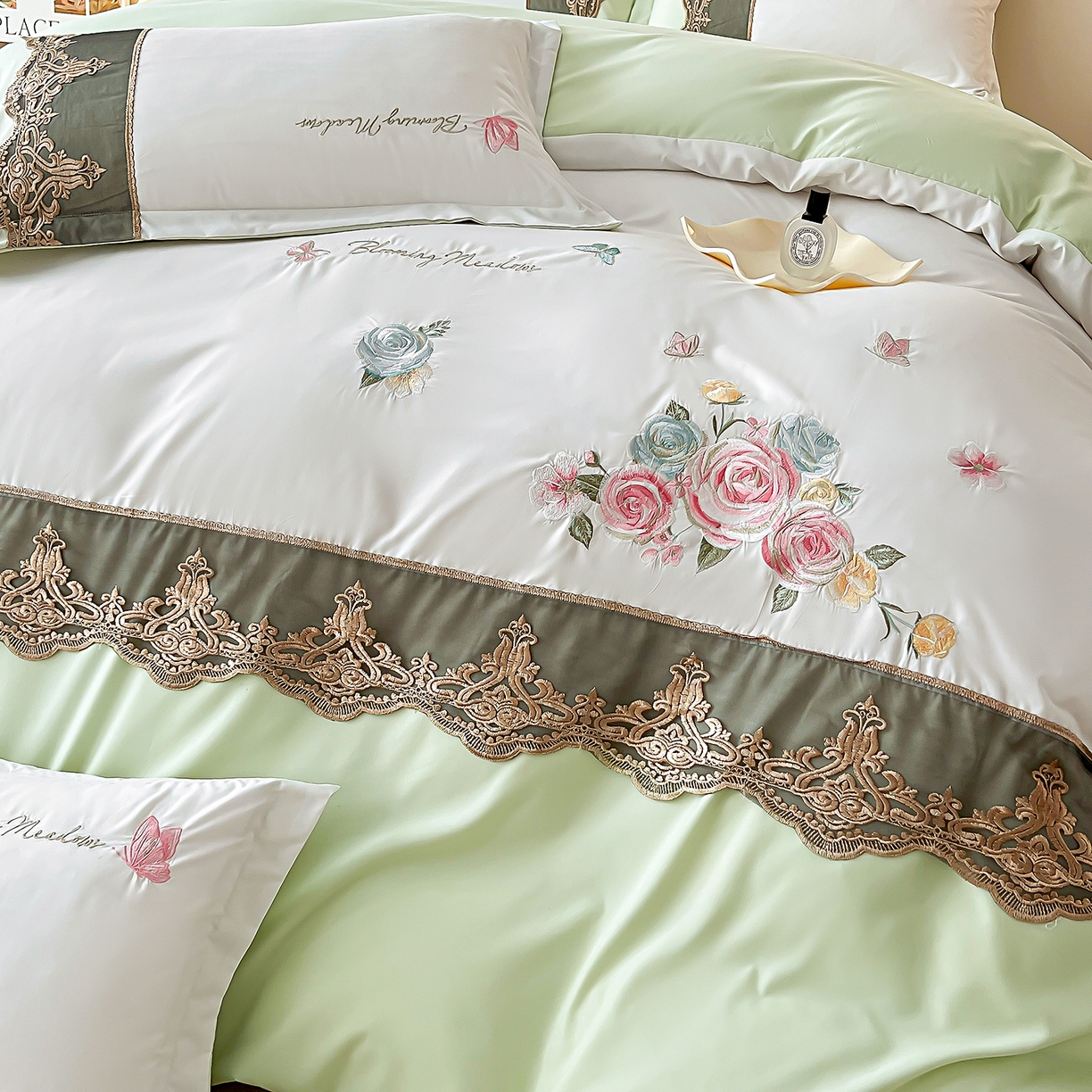91家纺网 家纺一手货源 找家纺 艺玲家纺 2025新款轻奢高级感亲肤棉床单床盖床笠少女心刺绣四件套 花开半夏-绿