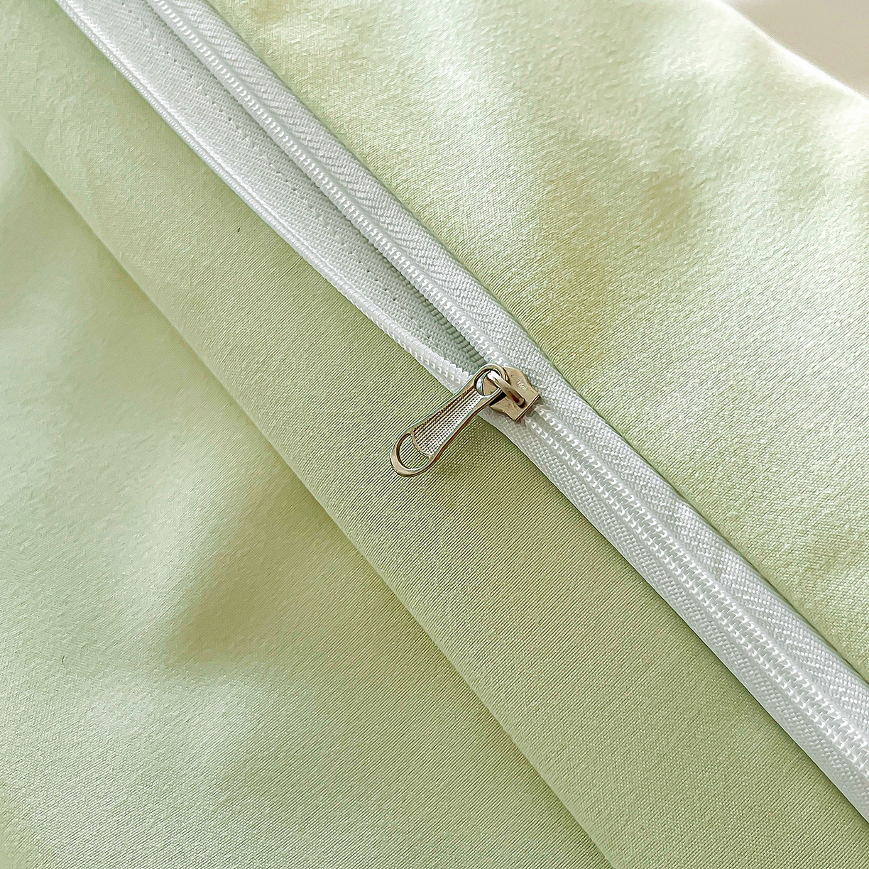 91家纺网 家纺一手货源 找家纺 艺玲家纺 2025新款轻奢高级感亲肤棉床单床盖床笠少女心刺绣四件套 花开半夏-绿