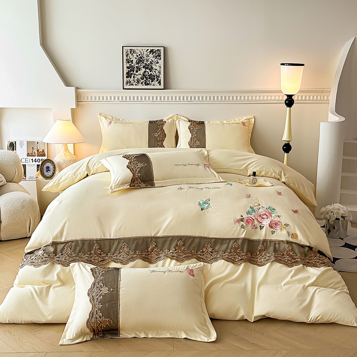 91家纺网 家纺一手货源 找家纺 艺玲家纺 2025新款轻奢高级感亲肤棉床单床盖床笠少女心刺绣四件套 花开半夏-米黄