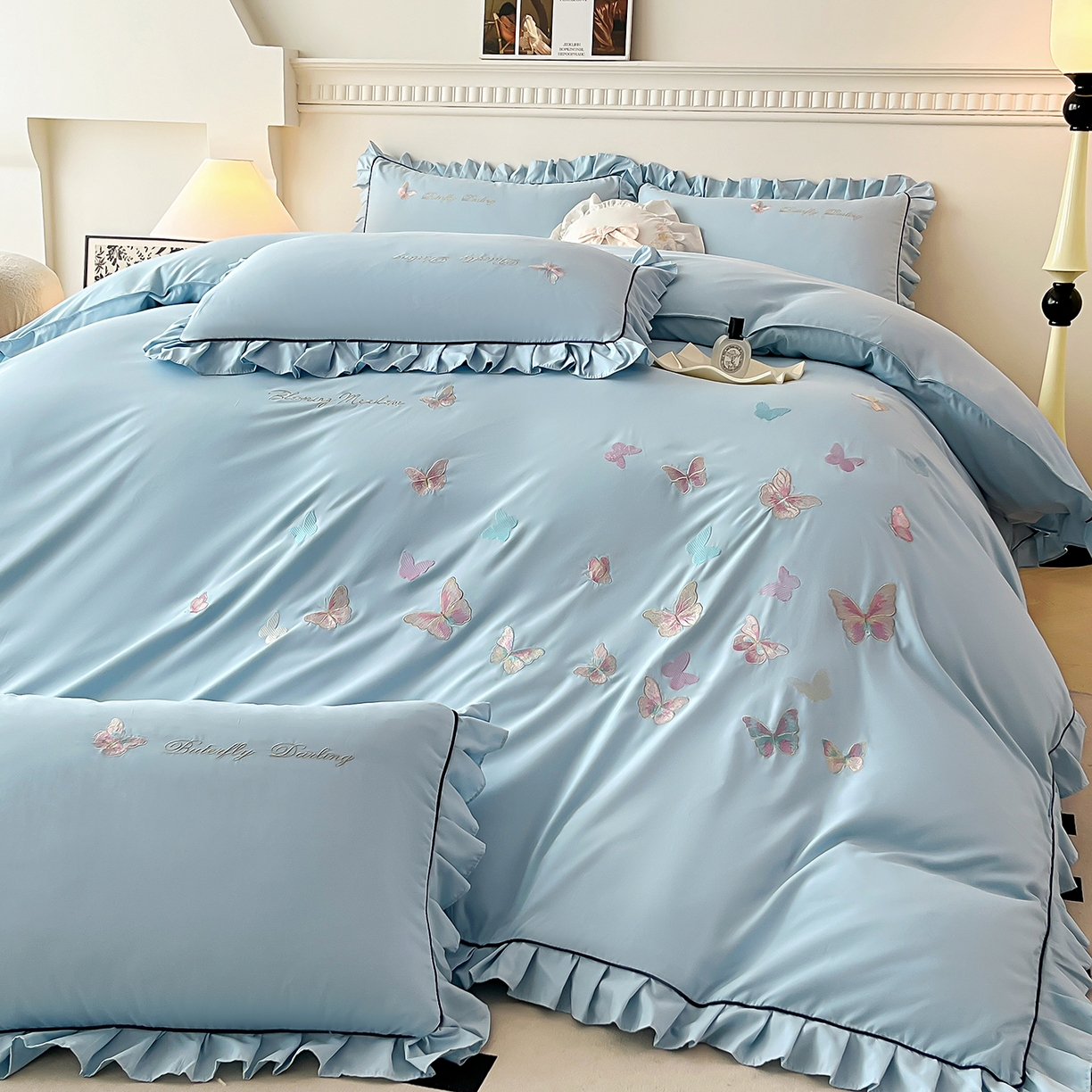 91家纺网 家纺一手货源 找家纺 艺玲家纺 2025新款轻奢高级感亲肤棉床单床盖床笠少女心刺绣四件套 蝴蝶梦-蓝