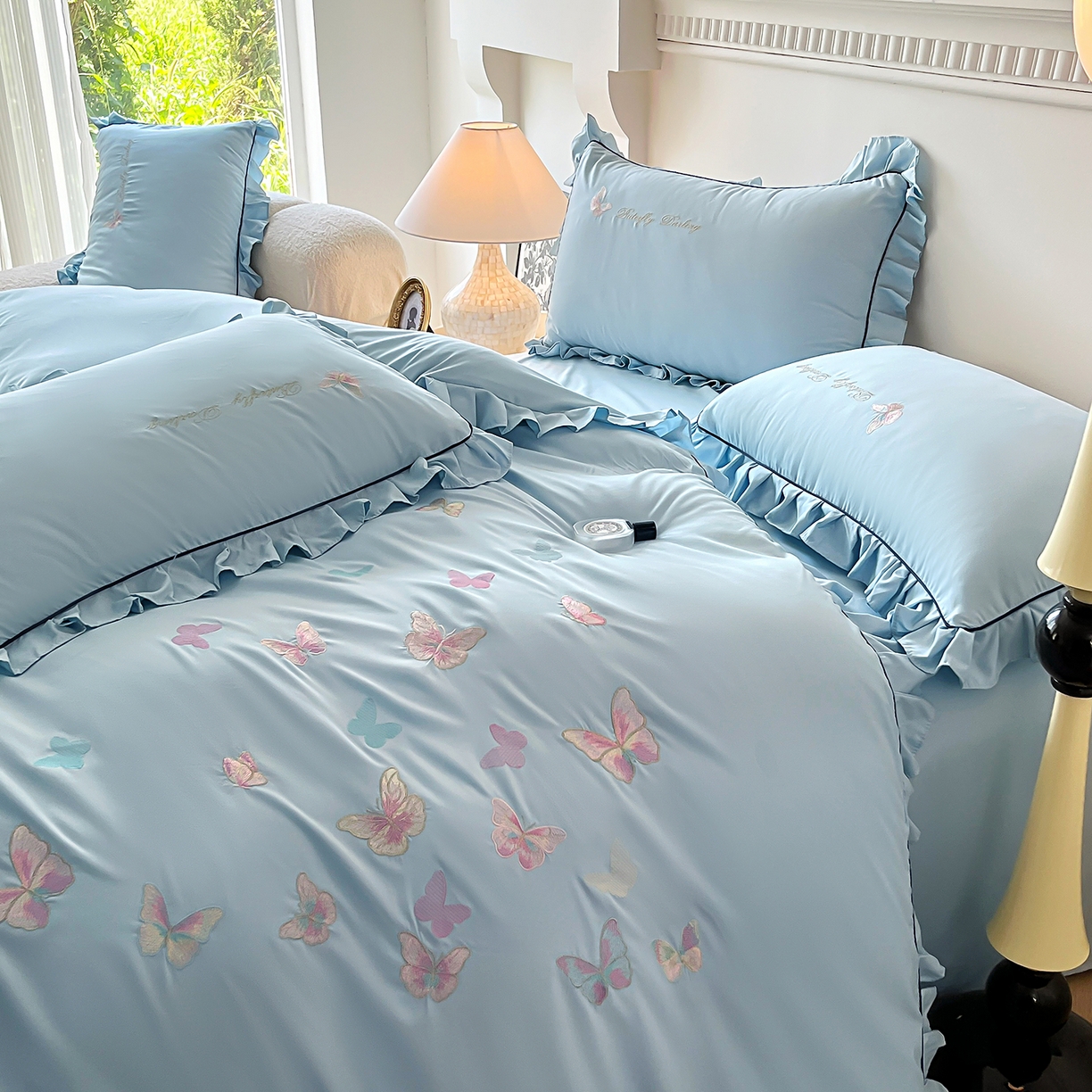 91家纺网 家纺一手货源 找家纺 艺玲家纺 2025新款轻奢高级感亲肤棉床单床盖床笠少女心刺绣四件套 蝴蝶梦-蓝