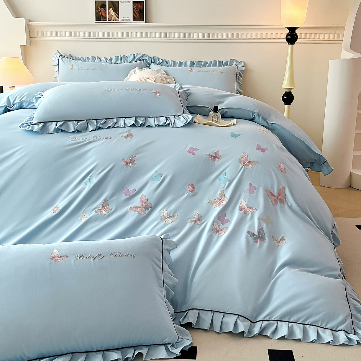 91家纺网 家纺一手货源 找家纺 艺玲家纺 2025新款轻奢高级感亲肤棉床单床盖床笠少女心刺绣四件套 蝴蝶梦-蓝