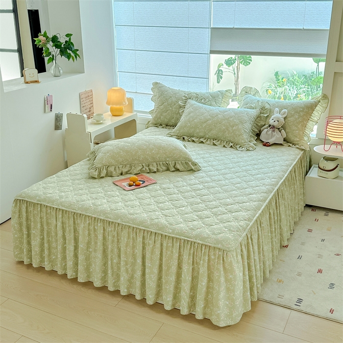 91家纺网 家纺一手货源 找家纺 忘忧草 2025新款亲肤水洗棉夹棉床裙--小清新系列 绿野仙踪