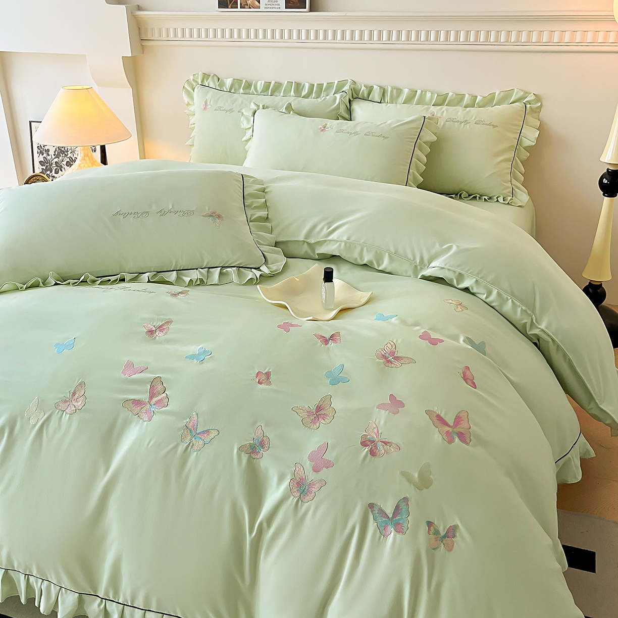 91家纺网 家纺一手货源 找家纺 艺玲家纺 2025新款轻奢高级感亲肤棉床单床盖床笠少女心刺绣四件套 蝴蝶梦-绿