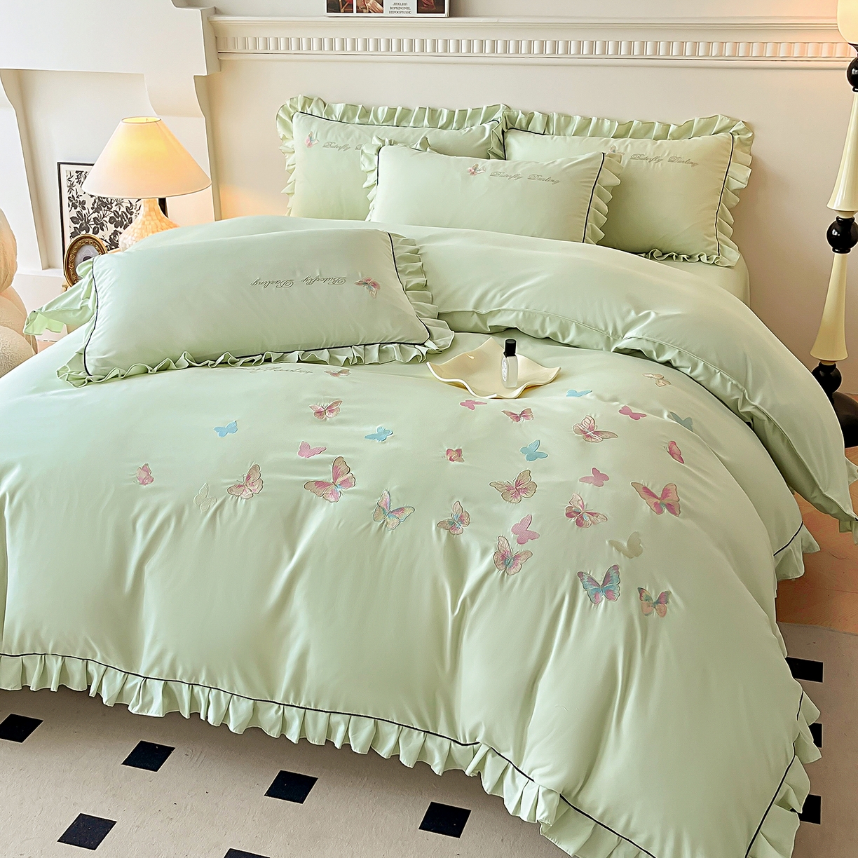 91家纺网 家纺一手货源 找家纺 艺玲家纺 2025新款轻奢高级感亲肤棉床单床盖床笠少女心刺绣四件套 蝴蝶梦-绿