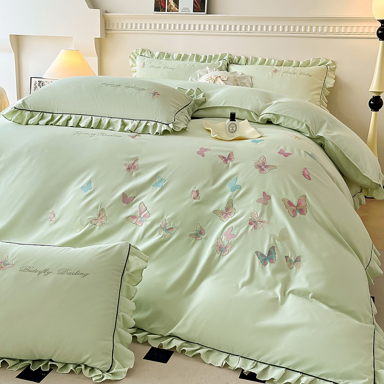 91家纺网 家纺一手货源 找家纺 艺玲家纺 2025新款轻奢高级感亲肤棉床单床盖床笠少女心刺绣四件套 蝴蝶梦-绿