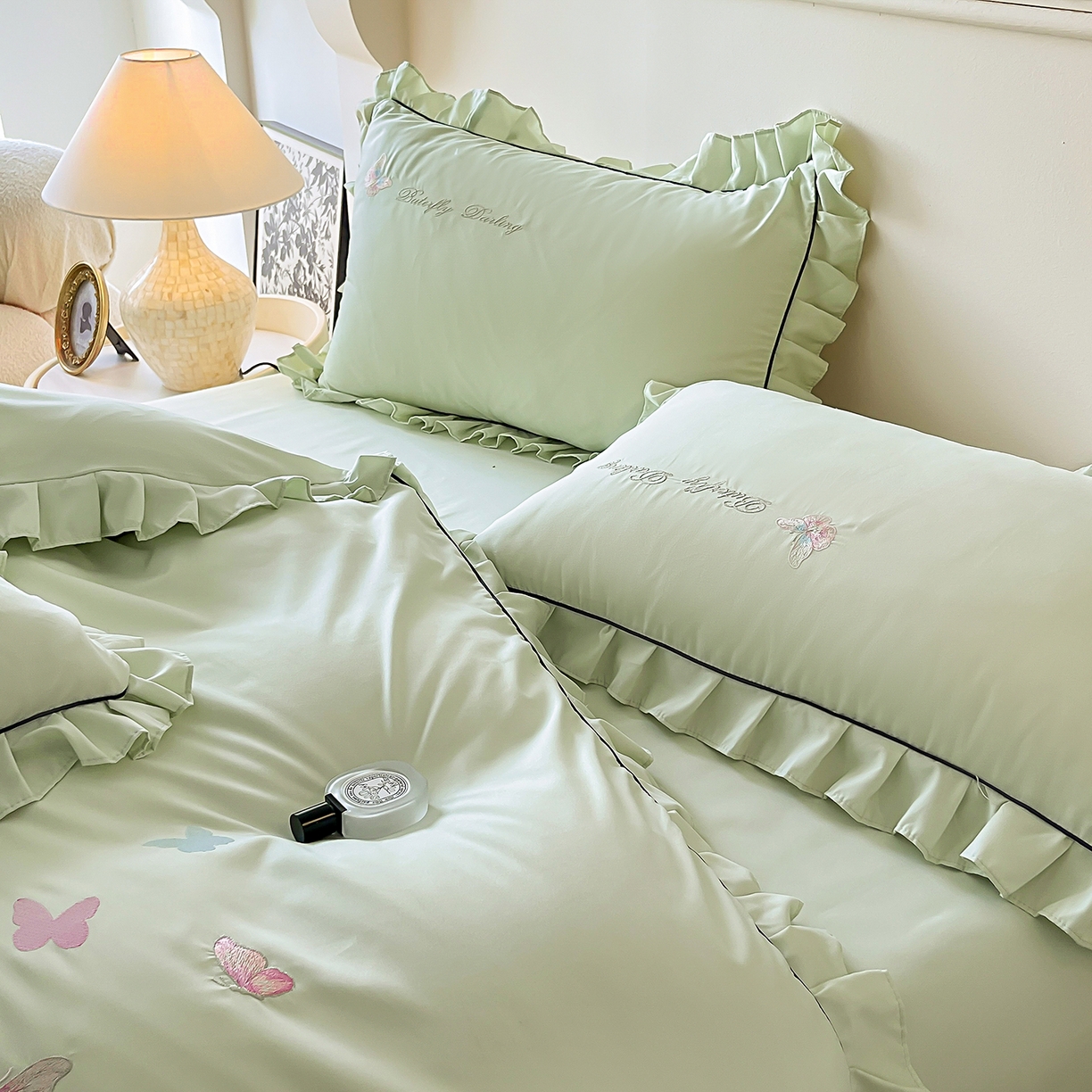 91家纺网 家纺一手货源 找家纺 艺玲家纺 2025新款轻奢高级感亲肤棉床单床盖床笠少女心刺绣四件套 蝴蝶梦-绿