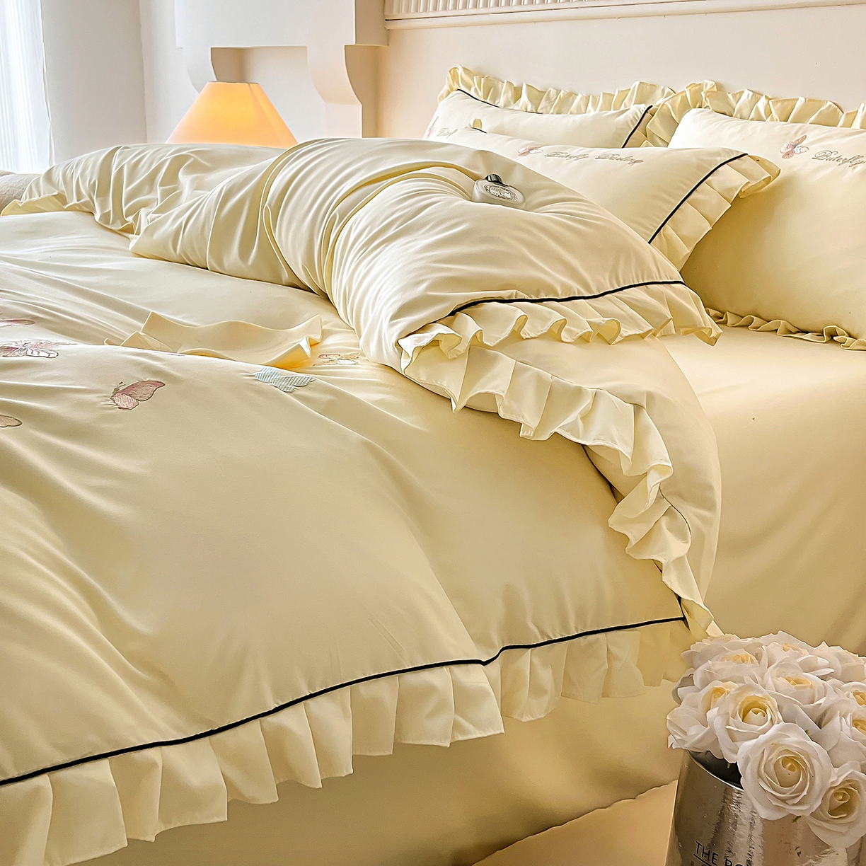 91家纺网 家纺一手货源 找家纺 艺玲家纺 2025新款轻奢高级感亲肤棉床单床盖床笠少女心刺绣四件套 蝴蝶梦-米黄