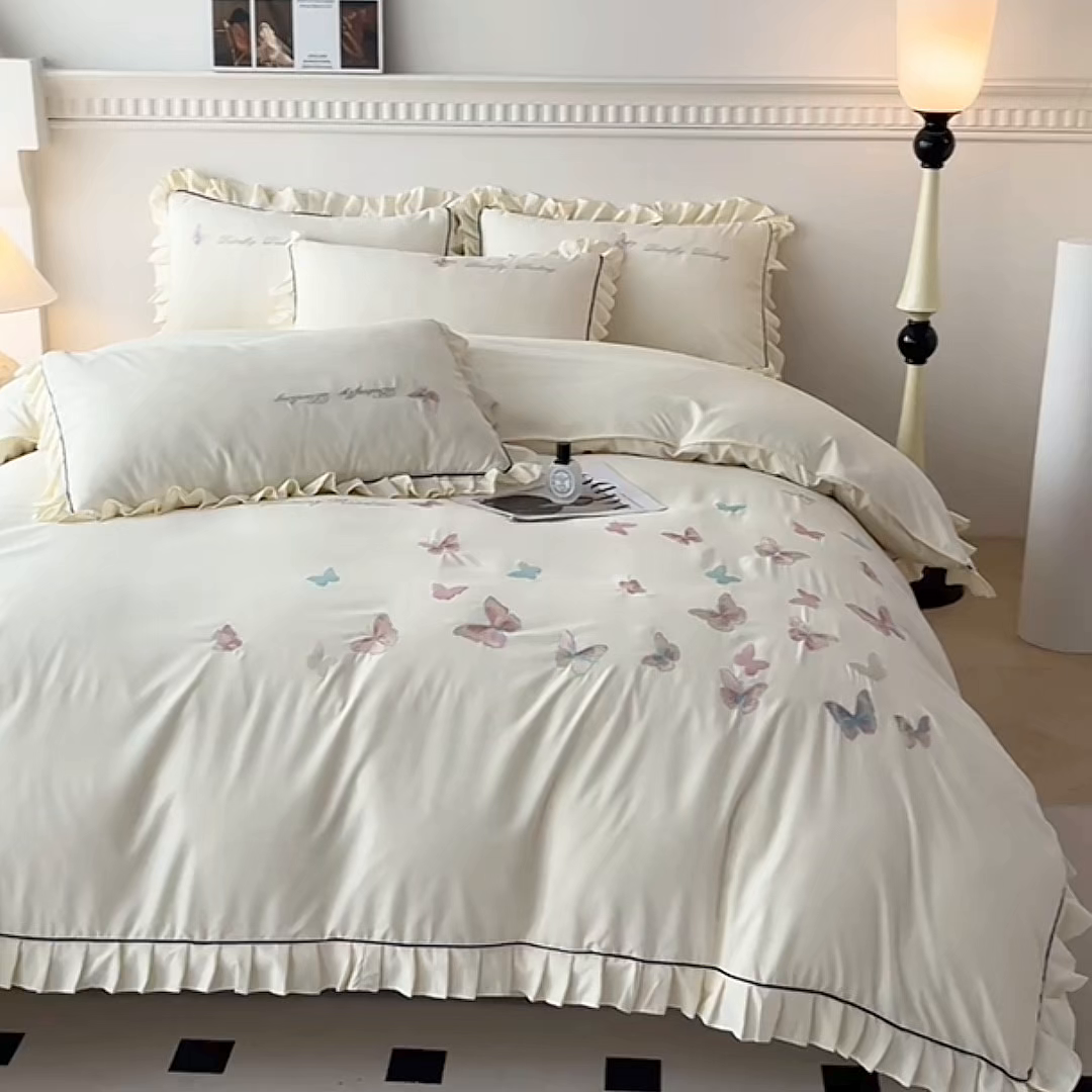 91家纺网 家纺一手货源 找家纺 艺玲家纺 2025新款轻奢高级感亲肤棉床单床盖床笠少女心刺绣四件套 蝴蝶梦-米黄