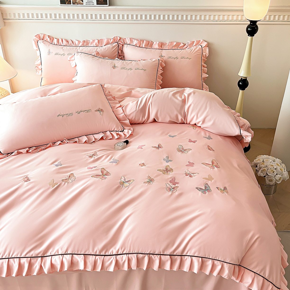 91家纺网 家纺一手货源 找家纺 艺玲家纺 2025新款轻奢高级感亲肤棉床单床盖床笠少女心刺绣四件套 蝴蝶梦-玉