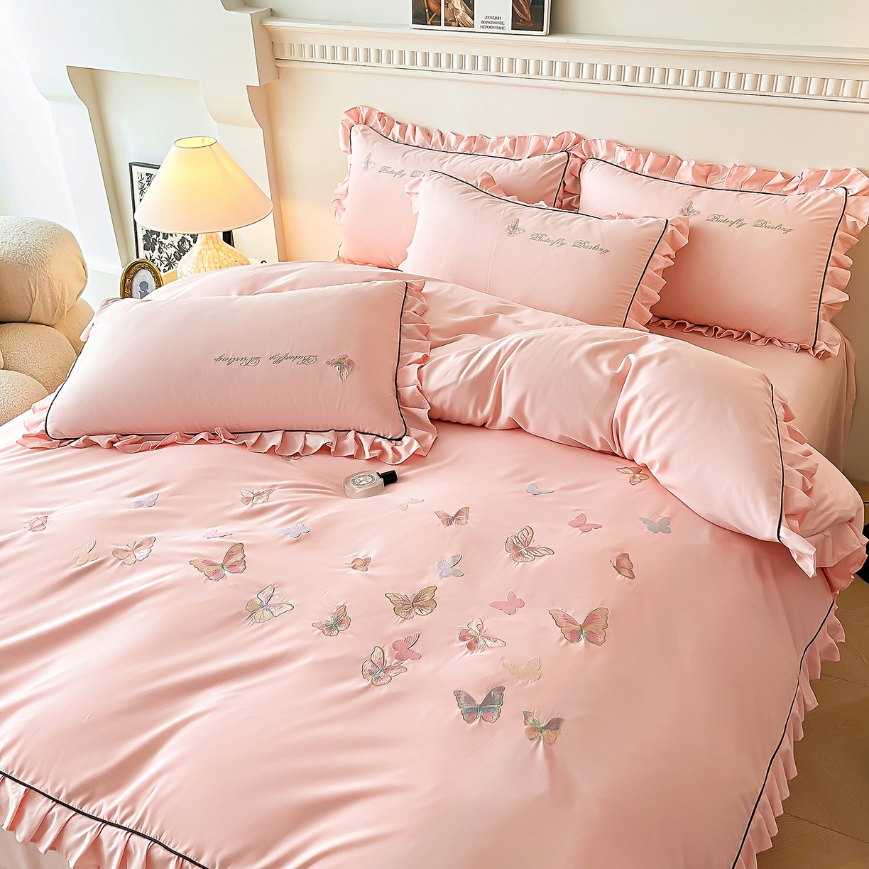 91家纺网 家纺一手货源 找家纺 艺玲家纺 2025新款轻奢高级感亲肤棉床单床盖床笠少女心刺绣四件套 蝴蝶梦-玉