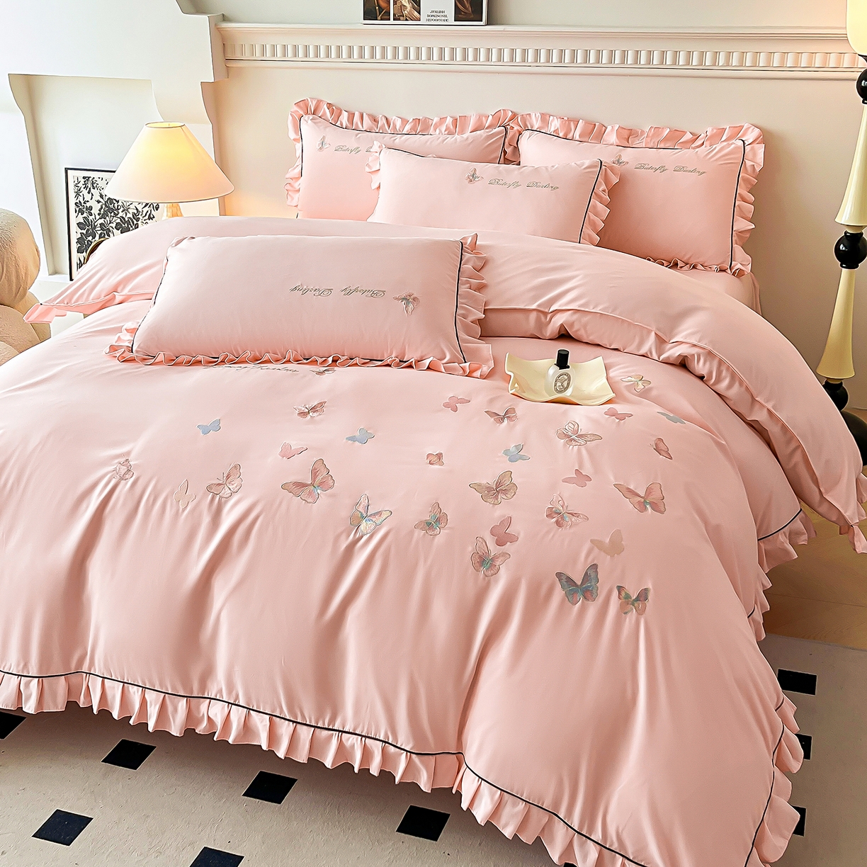 91家纺网 家纺一手货源 找家纺 艺玲家纺 2025新款轻奢高级感亲肤棉床单床盖床笠少女心刺绣四件套 蝴蝶梦-玉