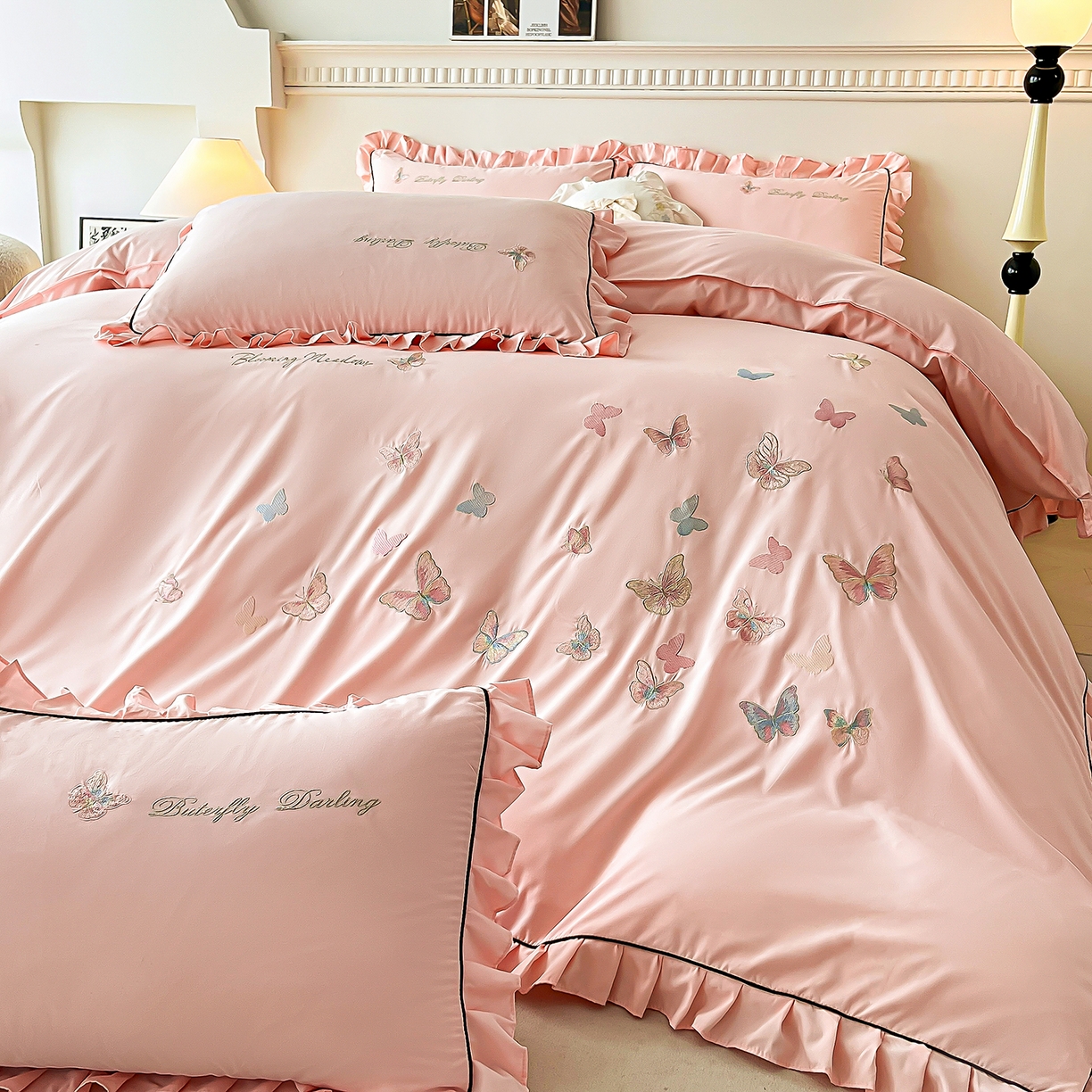 91家纺网 家纺一手货源 找家纺 艺玲家纺 2025新款轻奢高级感亲肤棉床单床盖床笠少女心刺绣四件套 蝴蝶梦-玉