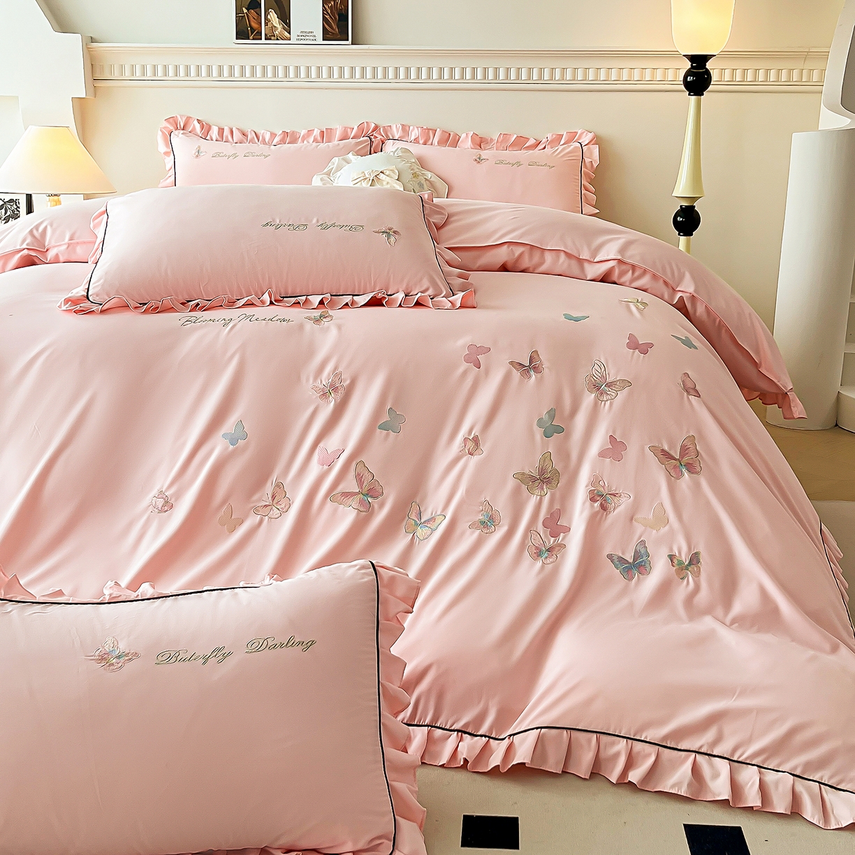 91家纺网 家纺一手货源 找家纺 艺玲家纺 2025新款轻奢高级感亲肤棉床单床盖床笠少女心刺绣四件套 蝴蝶梦-玉