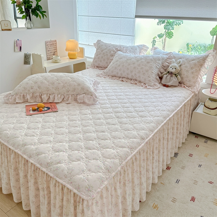 91家纺网 家纺一手货源 找家纺 忘忧草 2025新款亲肤水洗棉夹棉床裙--小清新系列 畅想花海