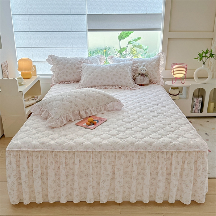 91家纺网 家纺一手货源 找家纺 忘忧草 2025新款亲肤水洗棉夹棉床裙--小清新系列 畅想花海