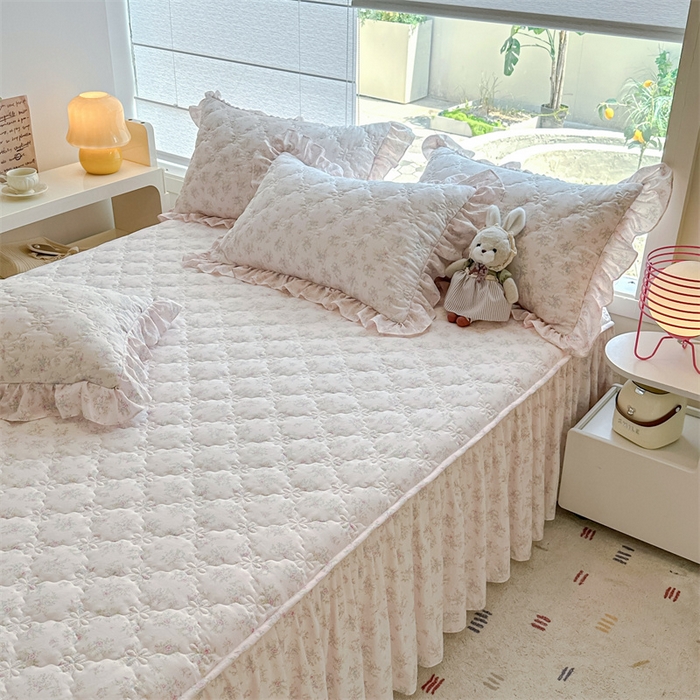 91家纺网 家纺一手货源 找家纺 忘忧草 2025新款亲肤水洗棉夹棉床裙--小清新系列 畅想花海